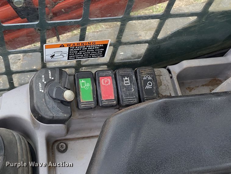 image for item DN7616 2017 Kubota SVL75-2  tracked skid steer loader