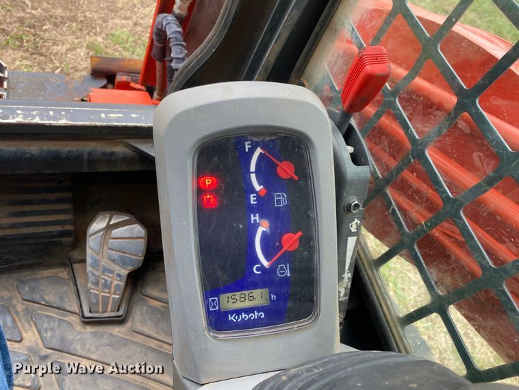 image for item DN7616 2017 Kubota SVL75-2  tracked skid steer loader