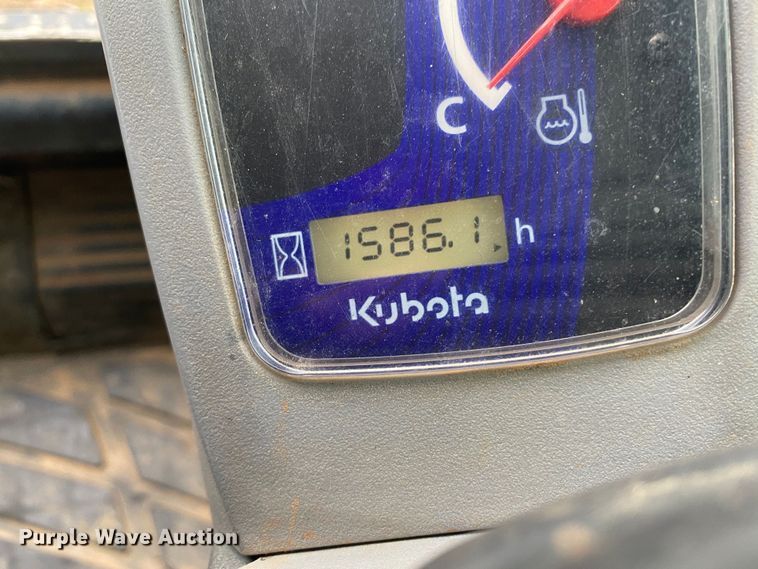 image for item DN7616 2017 Kubota SVL75-2  tracked skid steer loader