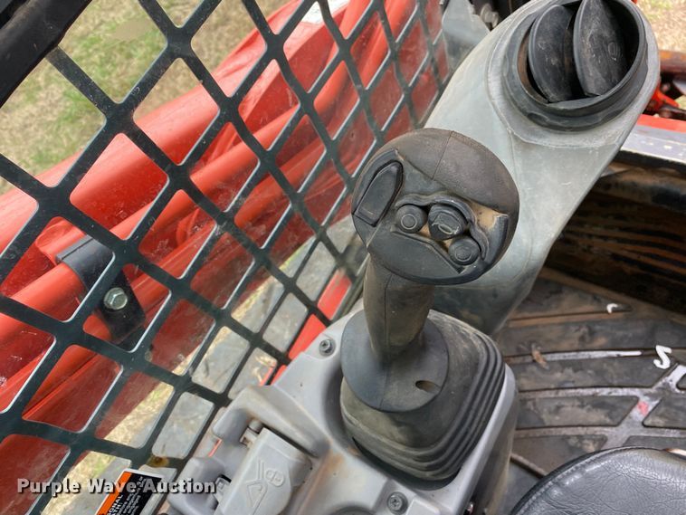 image for item DN7616 2017 Kubota SVL75-2  tracked skid steer loader