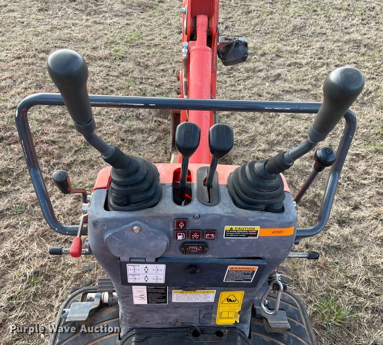 image for item MI9555 Kubota K008-3  mini excavator