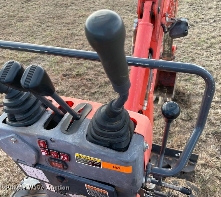 image for item MI9555 Kubota K008-3  mini excavator