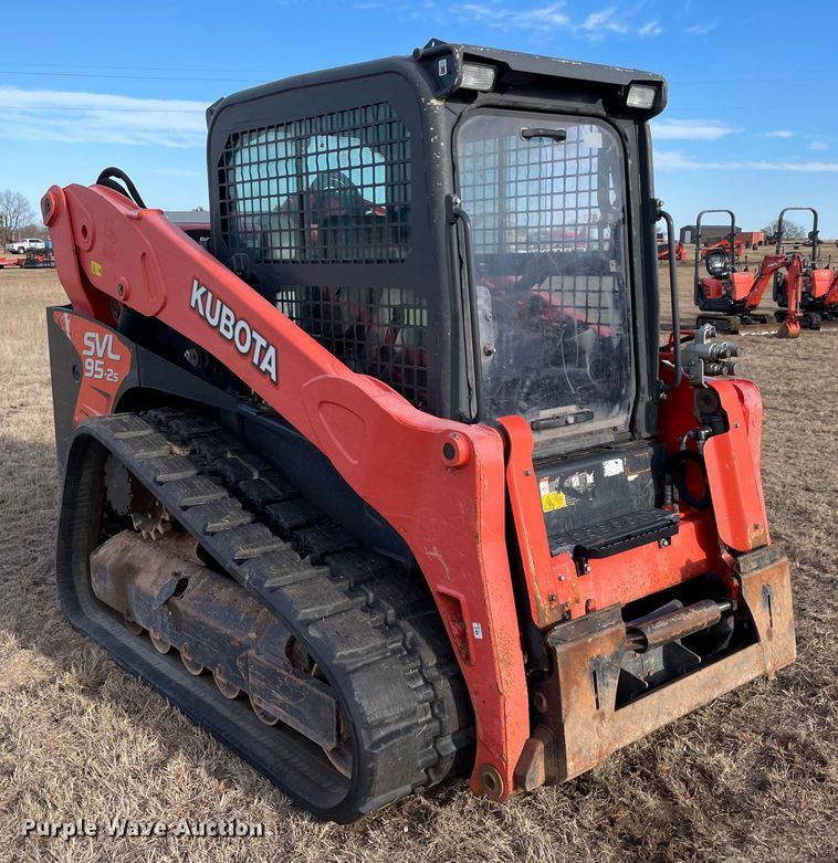 image for item MI9556 2019 Kubota SVL95-2S tracked skid steer loader
