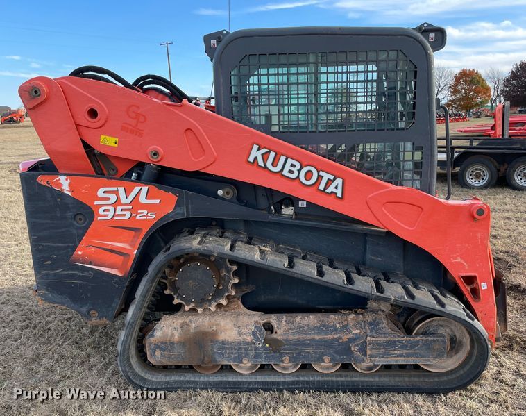 image for item MI9556 2019 Kubota SVL95-2S tracked skid steer loader