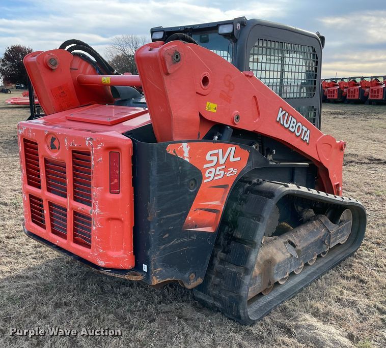 image for item MI9556 2019 Kubota SVL95-2S tracked skid steer loader