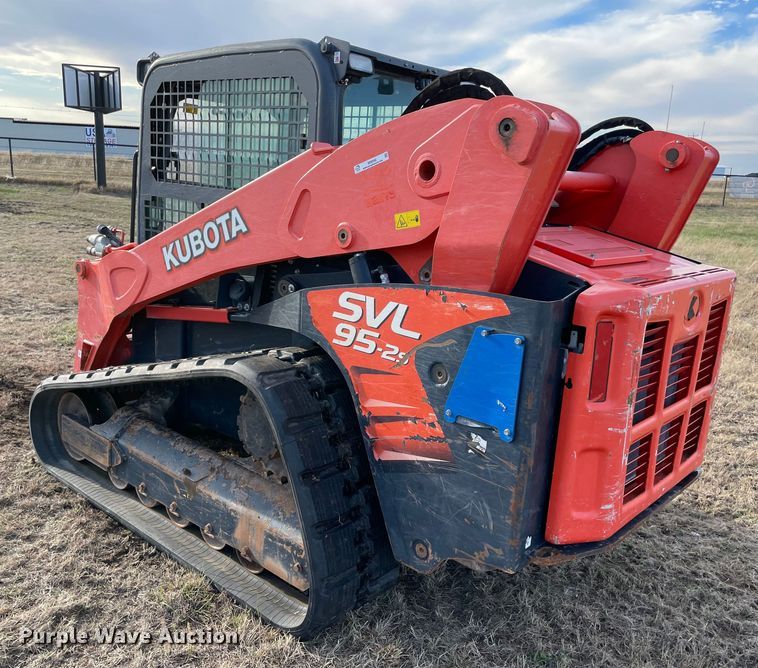 image for item MI9556 2019 Kubota SVL95-2S tracked skid steer loader