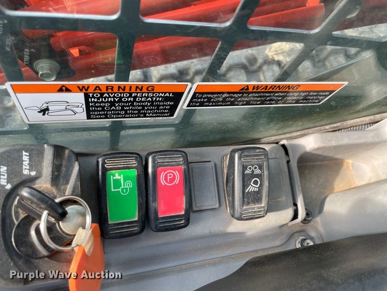 image for item MI9556 2019 Kubota SVL95-2S tracked skid steer loader