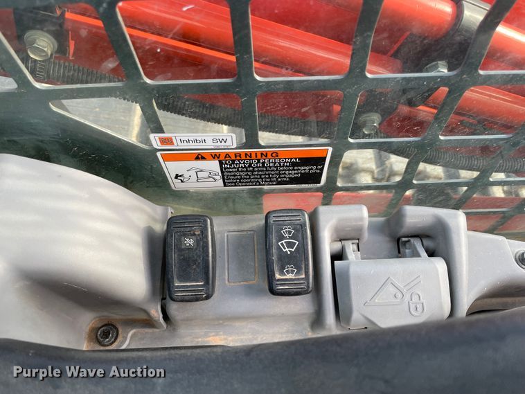 image for item MI9556 2019 Kubota SVL95-2S tracked skid steer loader