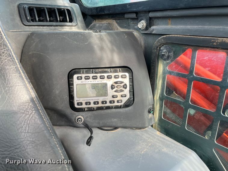 image for item MI9556 2019 Kubota SVL95-2S tracked skid steer loader