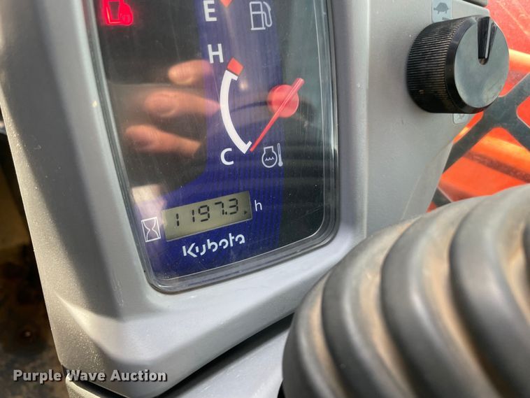 image for item MI9556 2019 Kubota SVL95-2S tracked skid steer loader