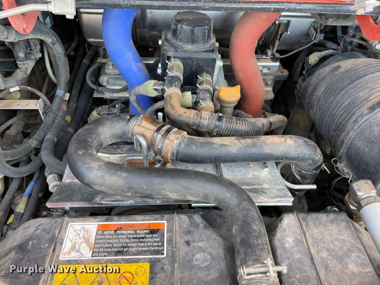 image for item MI9556 2019 Kubota SVL95-2S tracked skid steer loader