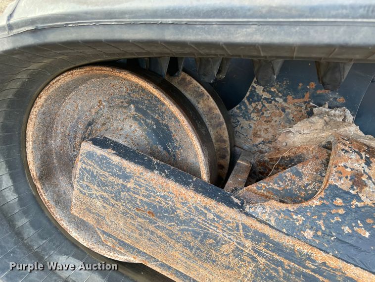 image for item MI9556 2019 Kubota SVL95-2S tracked skid steer loader