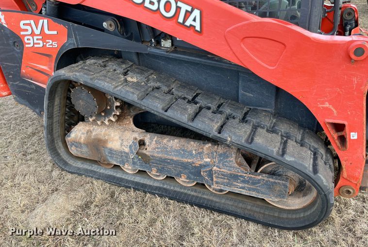 image for item MI9556 2019 Kubota SVL95-2S tracked skid steer loader