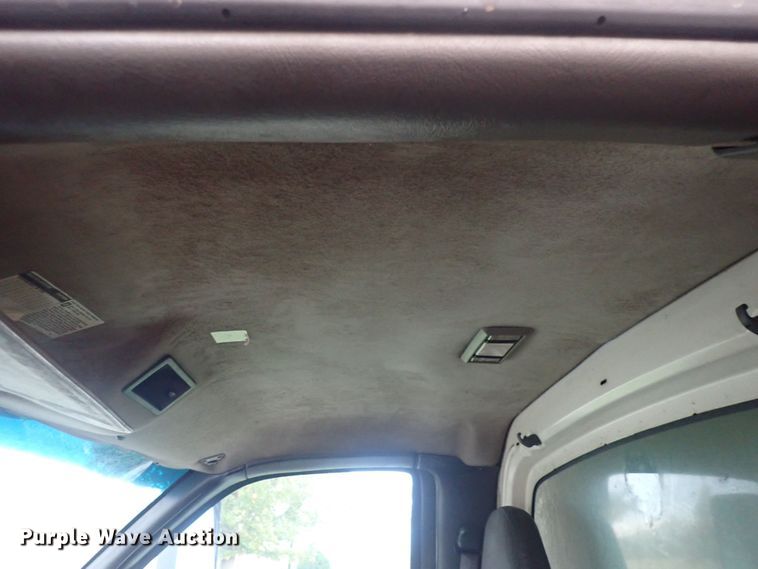 image for item DI1913 2005 GMC C6500  box truck