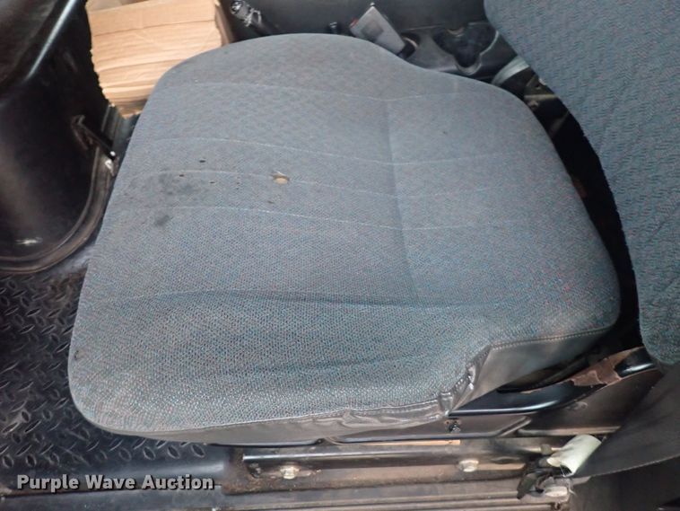 image for item DI1913 2005 GMC C6500  box truck