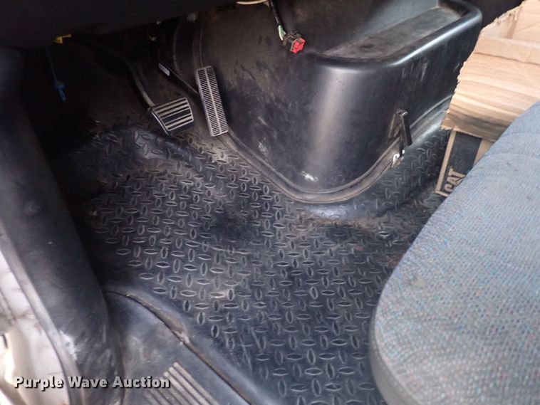 image for item DI1913 2005 GMC C6500  box truck