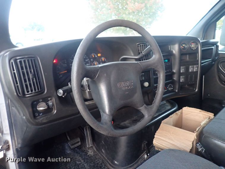 image for item DI1913 2005 GMC C6500  box truck