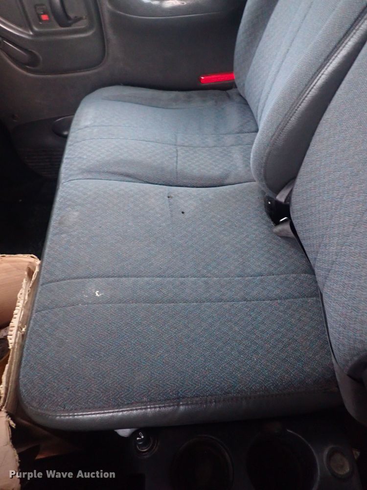 image for item DI1913 2005 GMC C6500  box truck