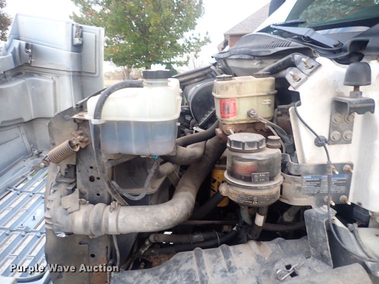 image for item DI1913 2005 GMC C6500  box truck