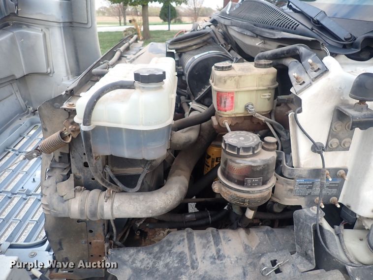 image for item DI1913 2005 GMC C6500  box truck