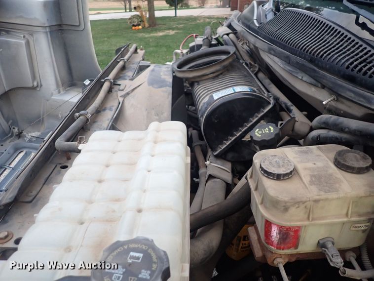 image for item DI1913 2005 GMC C6500  box truck