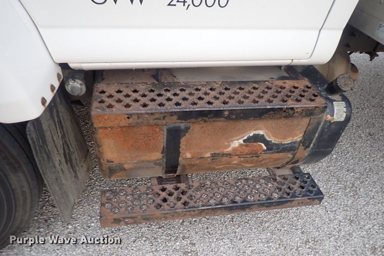 image for item DI1913 2005 GMC C6500  box truck