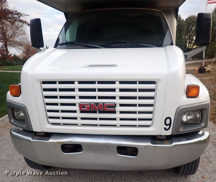 image for item DI1913 2005 GMC C6500  box truck