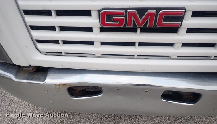 image for item DI1913 2005 GMC C6500  box truck