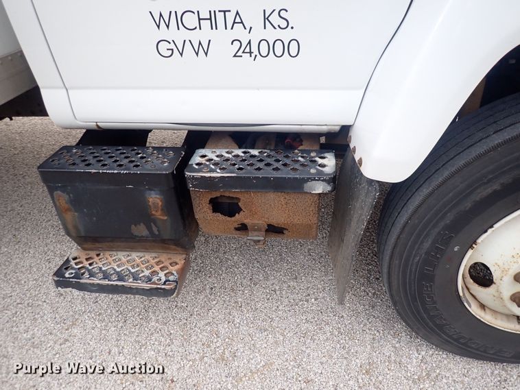 image for item DI1913 2005 GMC C6500  box truck