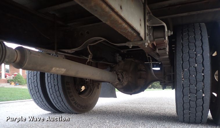 image for item DI1913 2005 GMC C6500  box truck