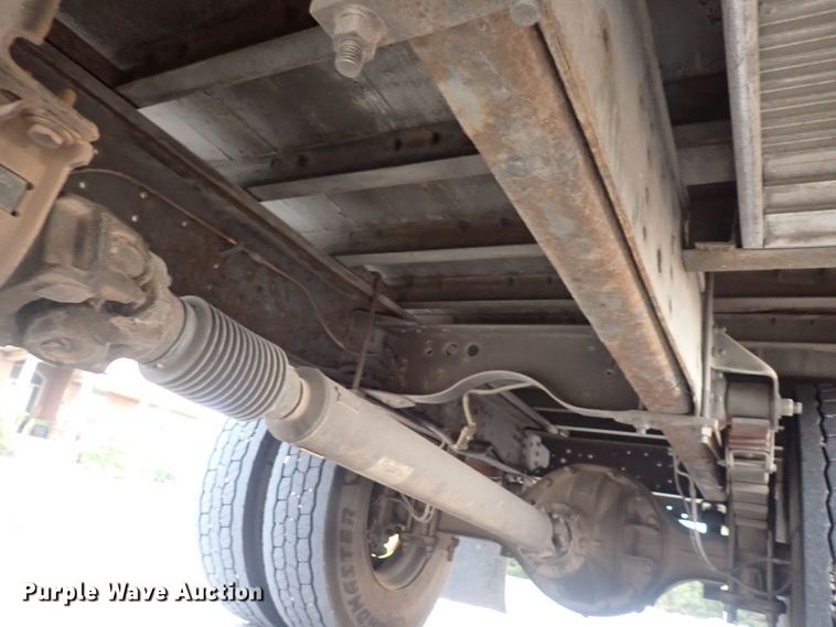 image for item DI1913 2005 GMC C6500  box truck