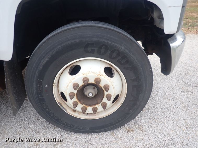 image for item DI1913 2005 GMC C6500  box truck