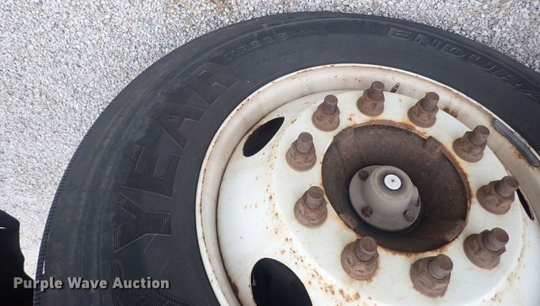 image for item DI1913 2005 GMC C6500  box truck