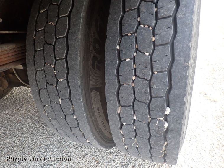 image for item DI1913 2005 GMC C6500  box truck