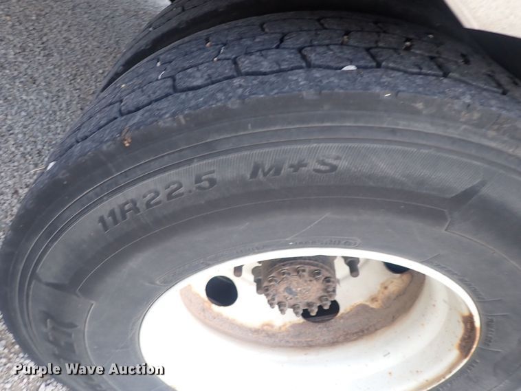 image for item DI1913 2005 GMC C6500  box truck