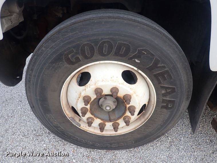 image for item DI1913 2005 GMC C6500  box truck