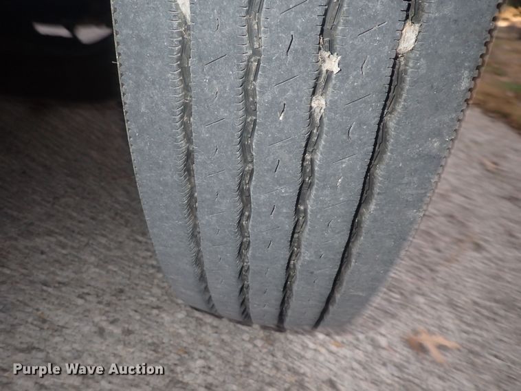 image for item DI1913 2005 GMC C6500  box truck