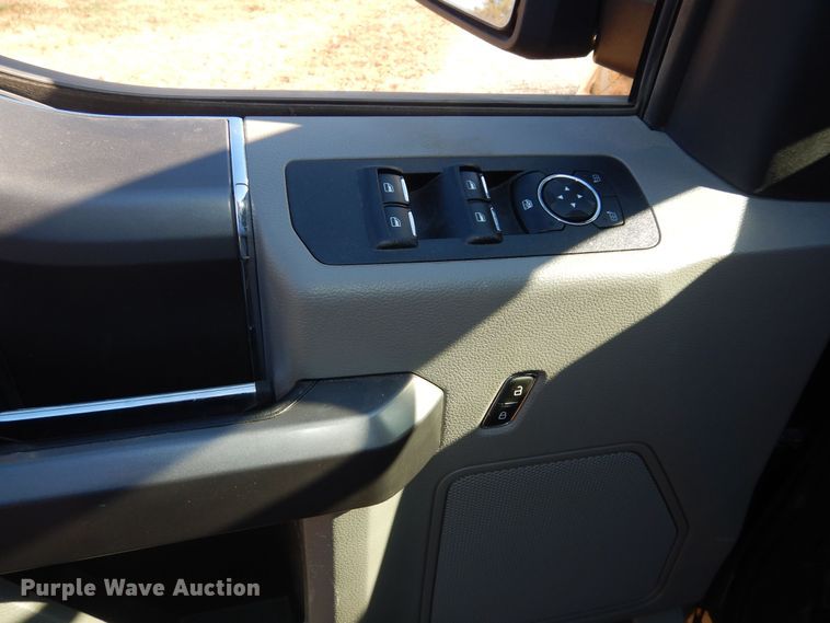 image for item DI6841 2019 Ford F150  SuperCrew pickup truck