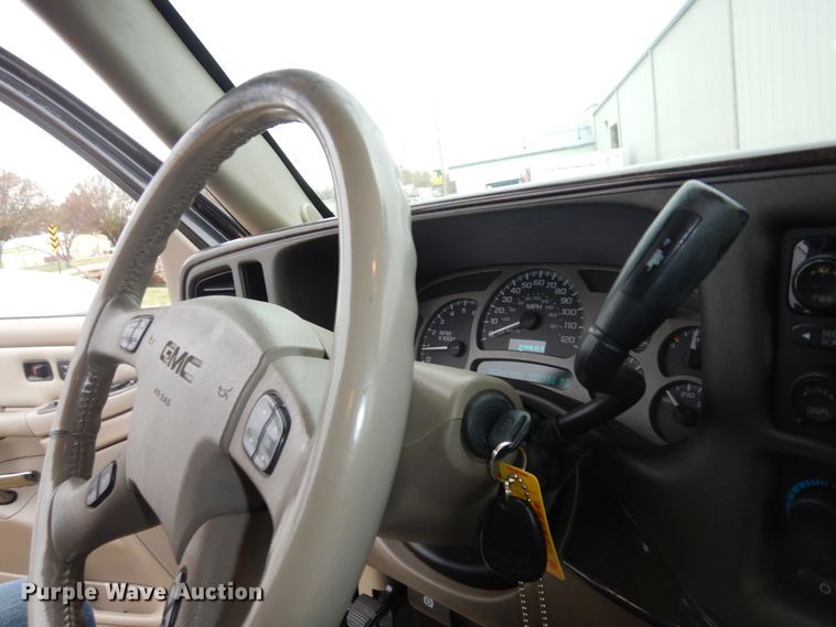 image for item DI6846 2004 GMC Yukon Denali  SUV