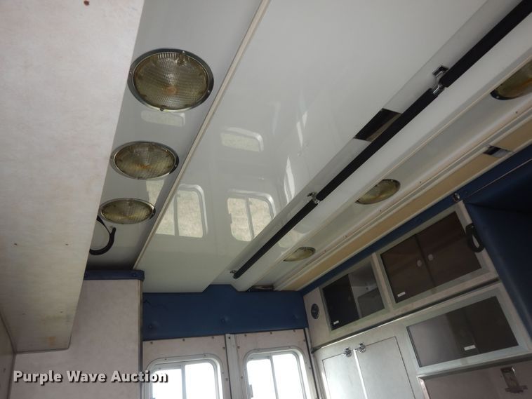 image for item DI6848 1993 Ford E350  ambulance