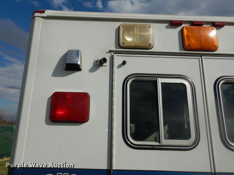 image for item DI6848 1993 Ford E350  ambulance