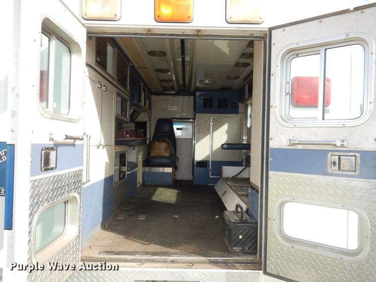 image for item DI6848 1993 Ford E350  ambulance