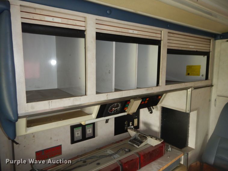 image for item DI6848 1993 Ford E350  ambulance