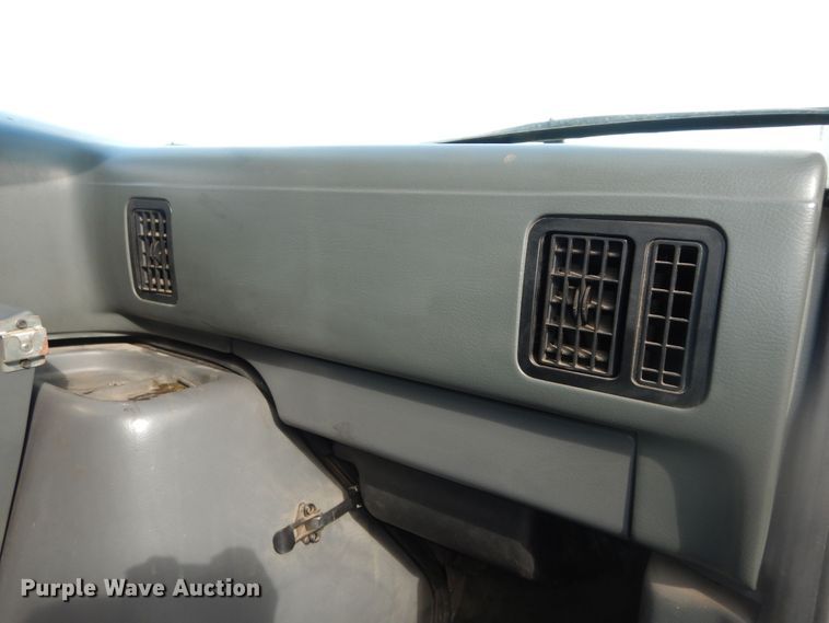 image for item DI6848 1993 Ford E350  ambulance