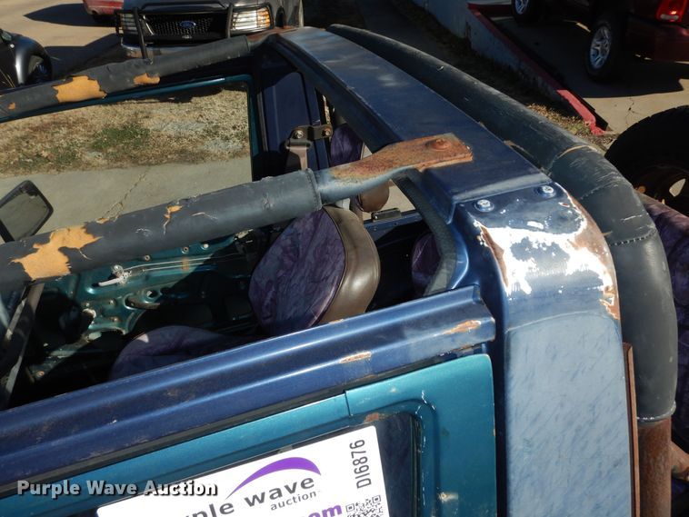 image for item DI6876 1986 Suzuki Samurai  SUV