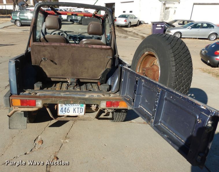 image for item DI6876 1986 Suzuki Samurai  SUV