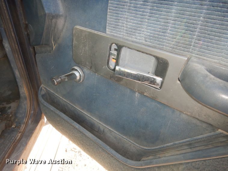 image for item DI6881 1993 Chevrolet K3500  tow truck