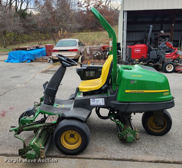 image for item DM4922 John Deere 2500B  reel mower