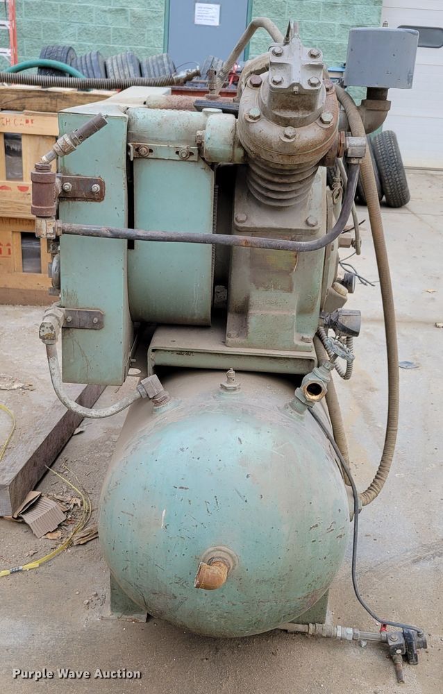 image for item DM8112 Ingersoll Rand Century II  air compressor