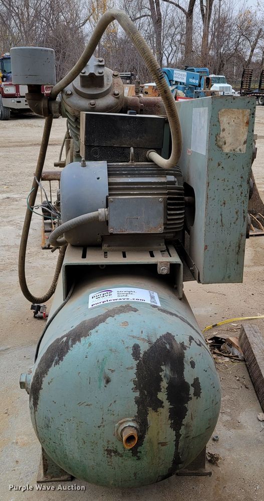 image for item DM8112 Ingersoll Rand Century II  air compressor